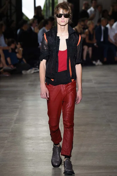 Look 17